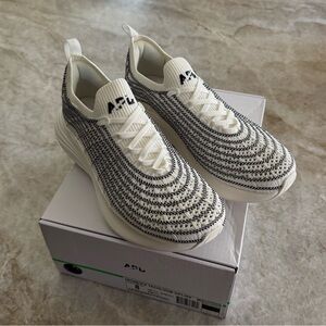 BRAND NEW UNWORN APL Zipline ivory navy pixel size 8 women’s